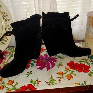 SOLD! KATE SPADE 8 SUEDE LEATHER SHORT WEDGE HEELS BOOTS